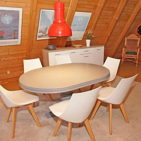 Zeltdachhaus Fuer Bis Zu 6 Personen