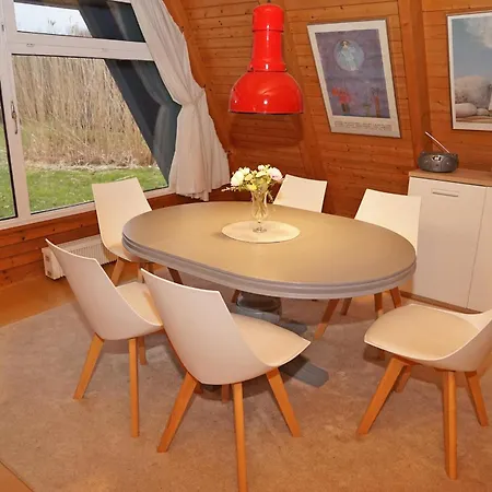 Zeltdachhaus Fuer Bis Zu 6 Personen